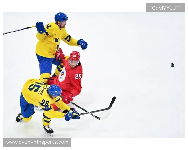 冰球选手突破防守，单刀射门得手！极速反击与技巧的完美结合